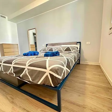 10 Min Airport+free Private Parking5 Min Train Daire Bergamo