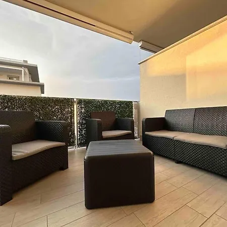Daire 10 Min Airport+free Private Parking5 Min Train *