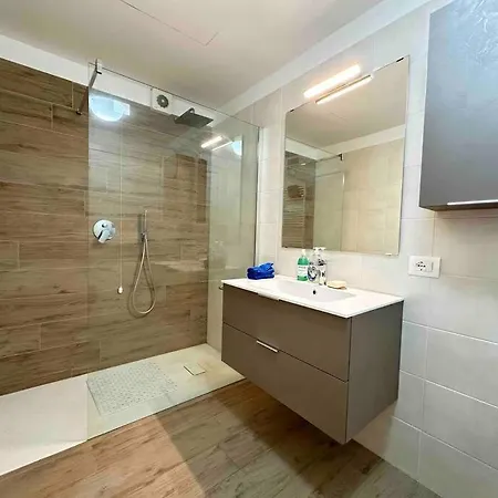 Daire 10 Min Airport+free Private Parking5 Min Train